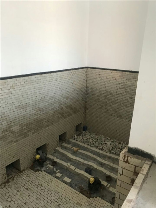 耐酸標(biāo)磚電廠(chǎng)施(shī)工現場