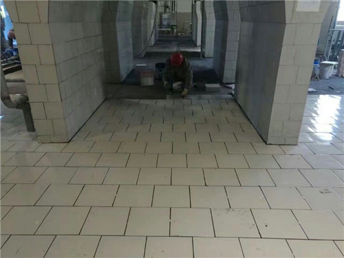 電廠廠(chǎng)房耐酸(suān)磚施(shī)工現場