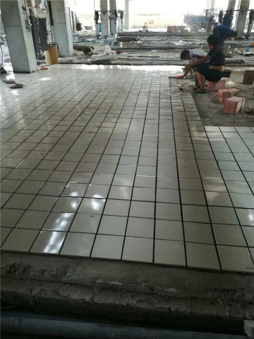 翔宇耐酸磚地麵施(shī)工實例